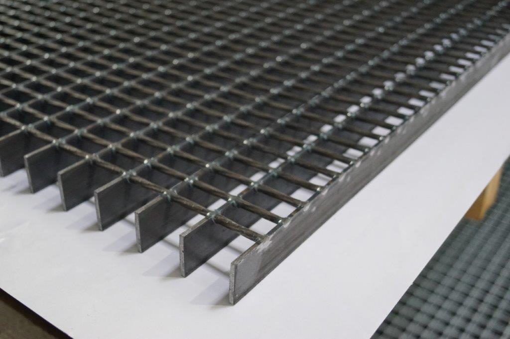Schweisspress-Matte (roh) unverzinkt * MW 30 x 15 TS 30 x 3 mm 6100 x 1000 mm